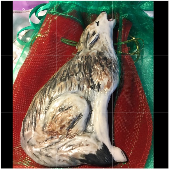 Ceramic Wolf brooch - Picture 1 of 4
